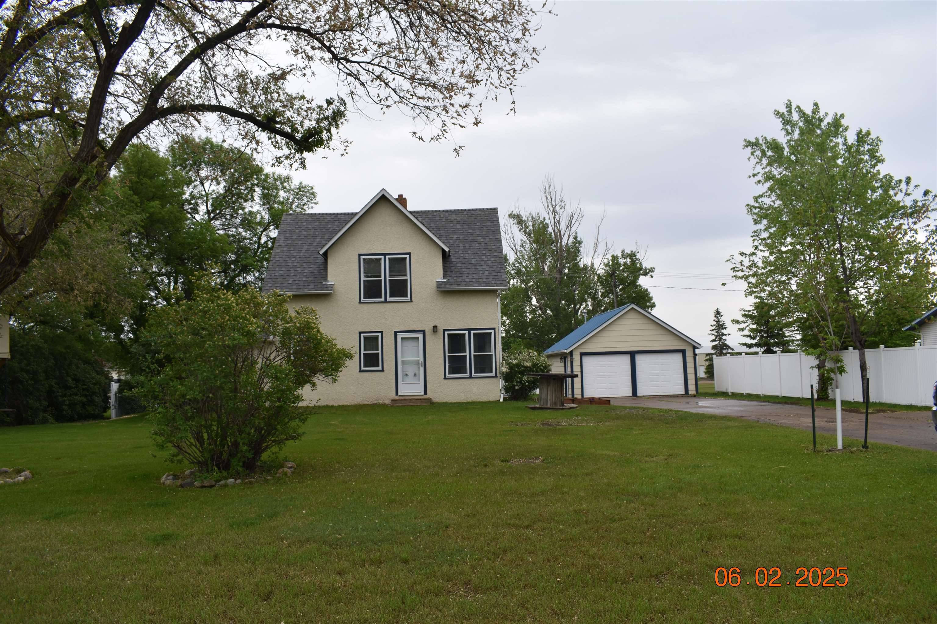202 5th St NE, Garrison, ND 58540