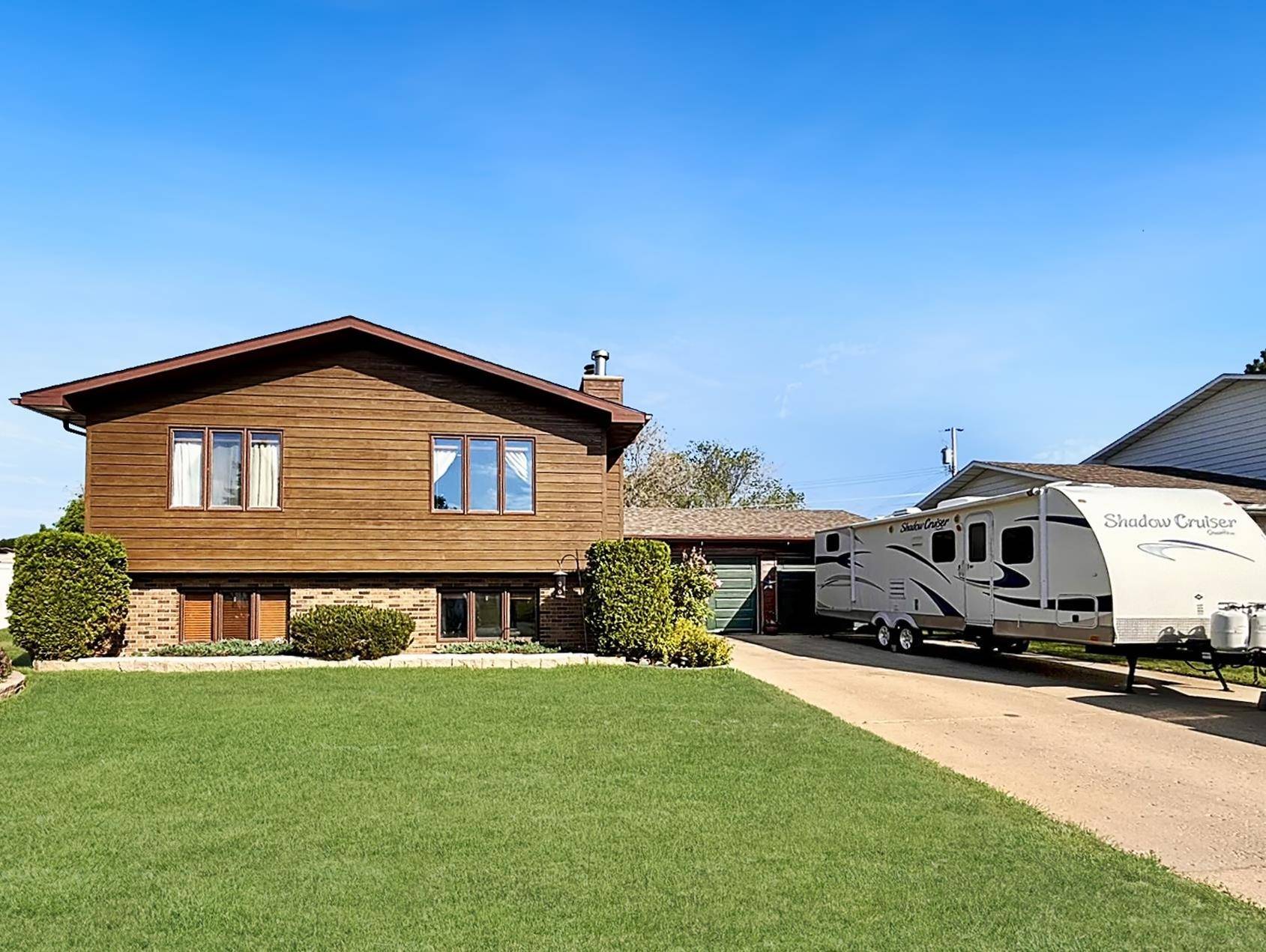 3 30th St SW, Minot, ND 58701