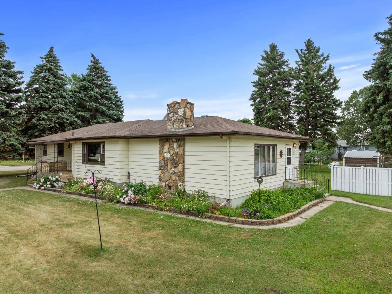 102 5th Ave SE, Towner, ND 58788