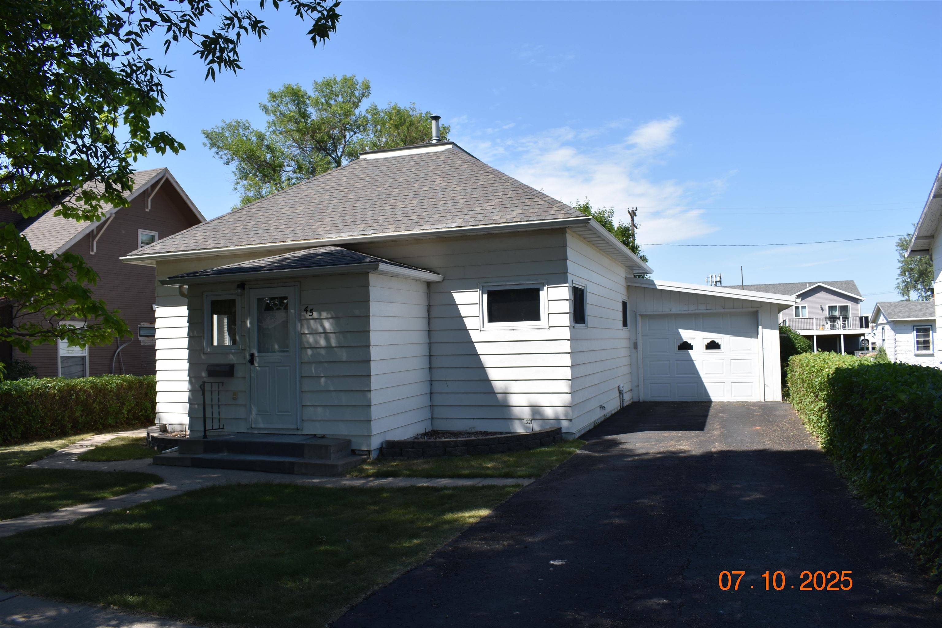 45 2nd St NE, Garrison, ND 58540