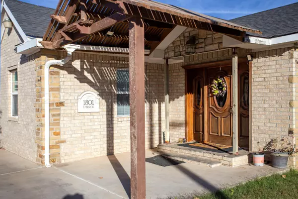 feature image of Exploring the Charming 1801 N Mirror Home: A Gem in Amarillo, TX