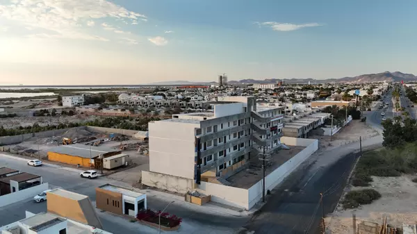 Blv. Constituyentes de 1975 Puerta Bugambilias #403, La Paz, BCS