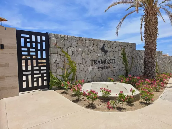 2 BD Salomon de la Cruz #A-206, Cabo Corridor, BCS
