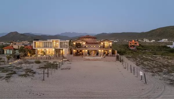 #Villa Piazza Beachfront, Pacific, BCS