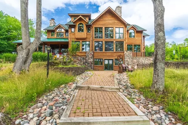 Discover a Secluded Paradise on the Wisconsin River: W5697 Wadell Road,Tammy Waraksa