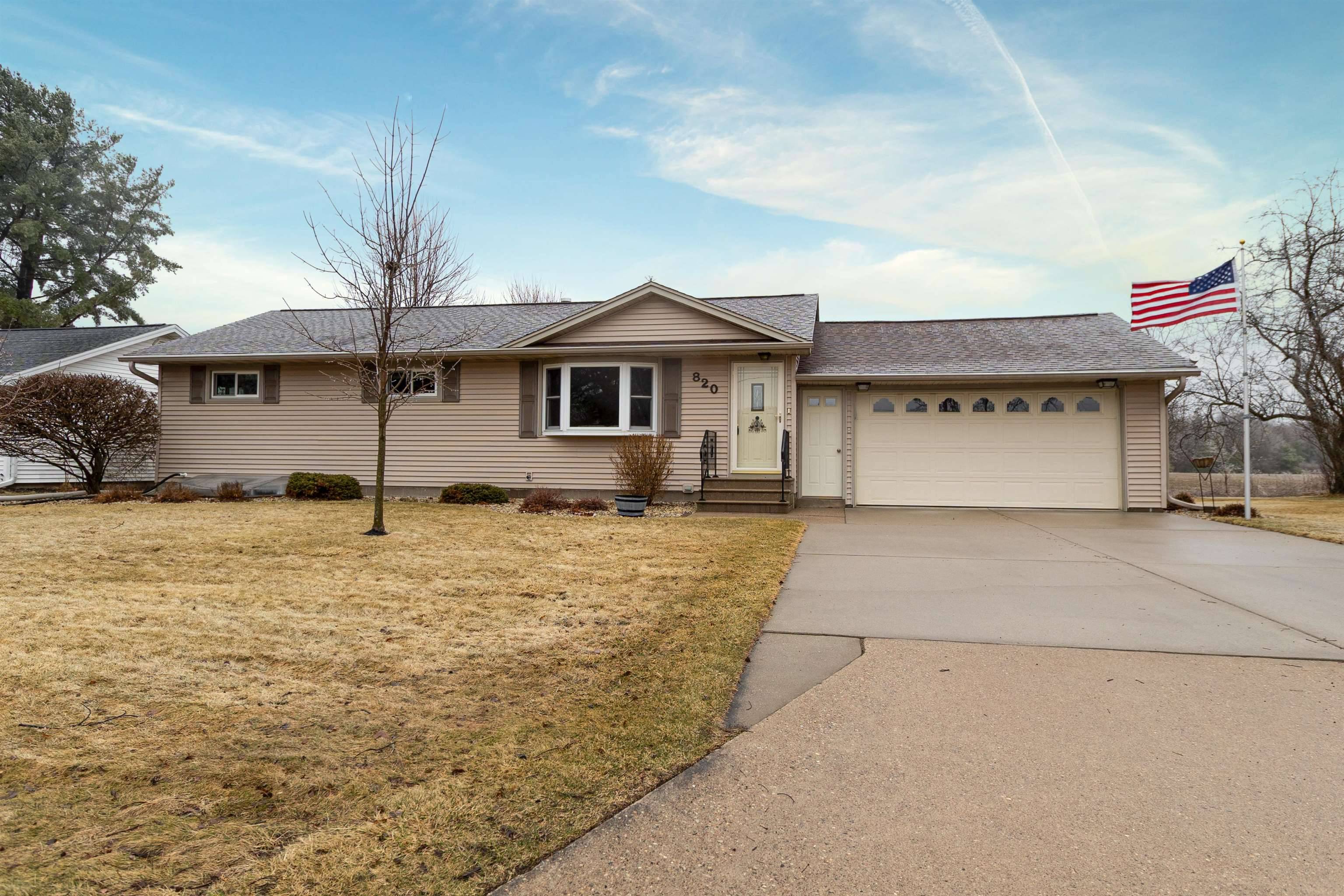 820 VER BUNKER AVENUE, Port Edwards, WI 54469
