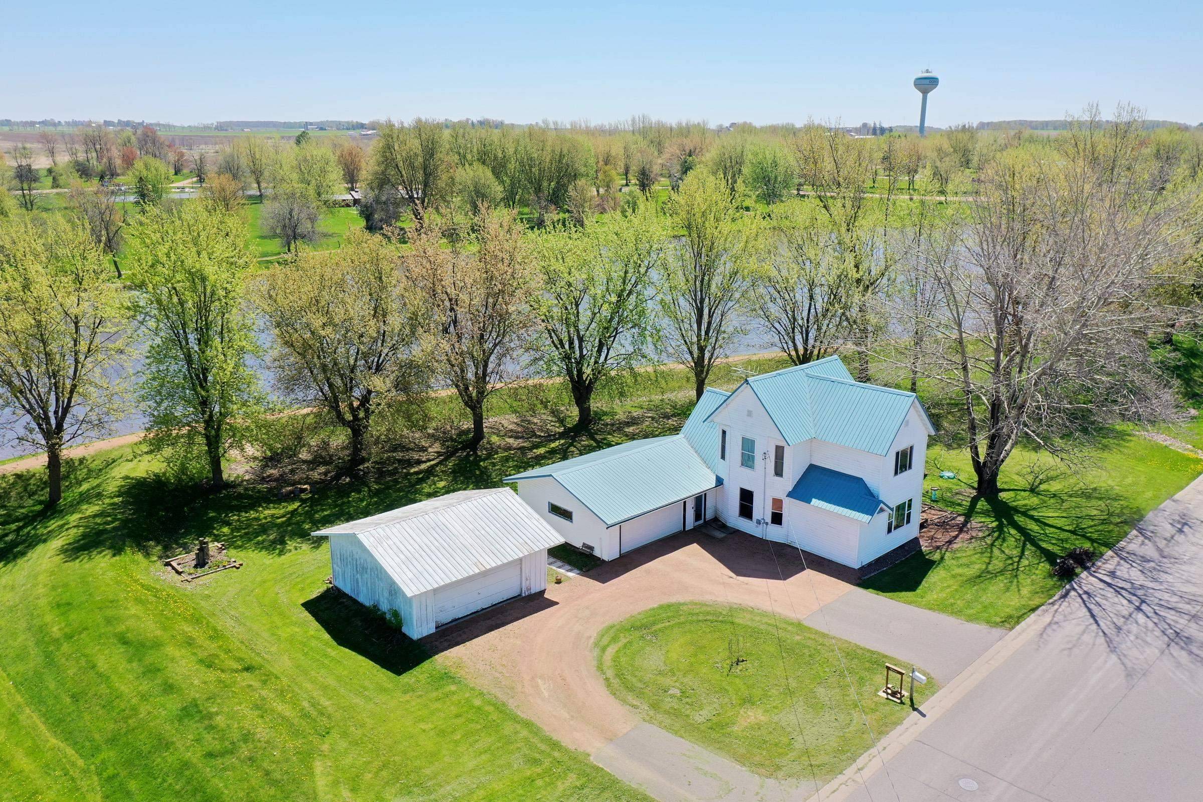 192 S LINDEN STREET, Dorchester, WI 54425