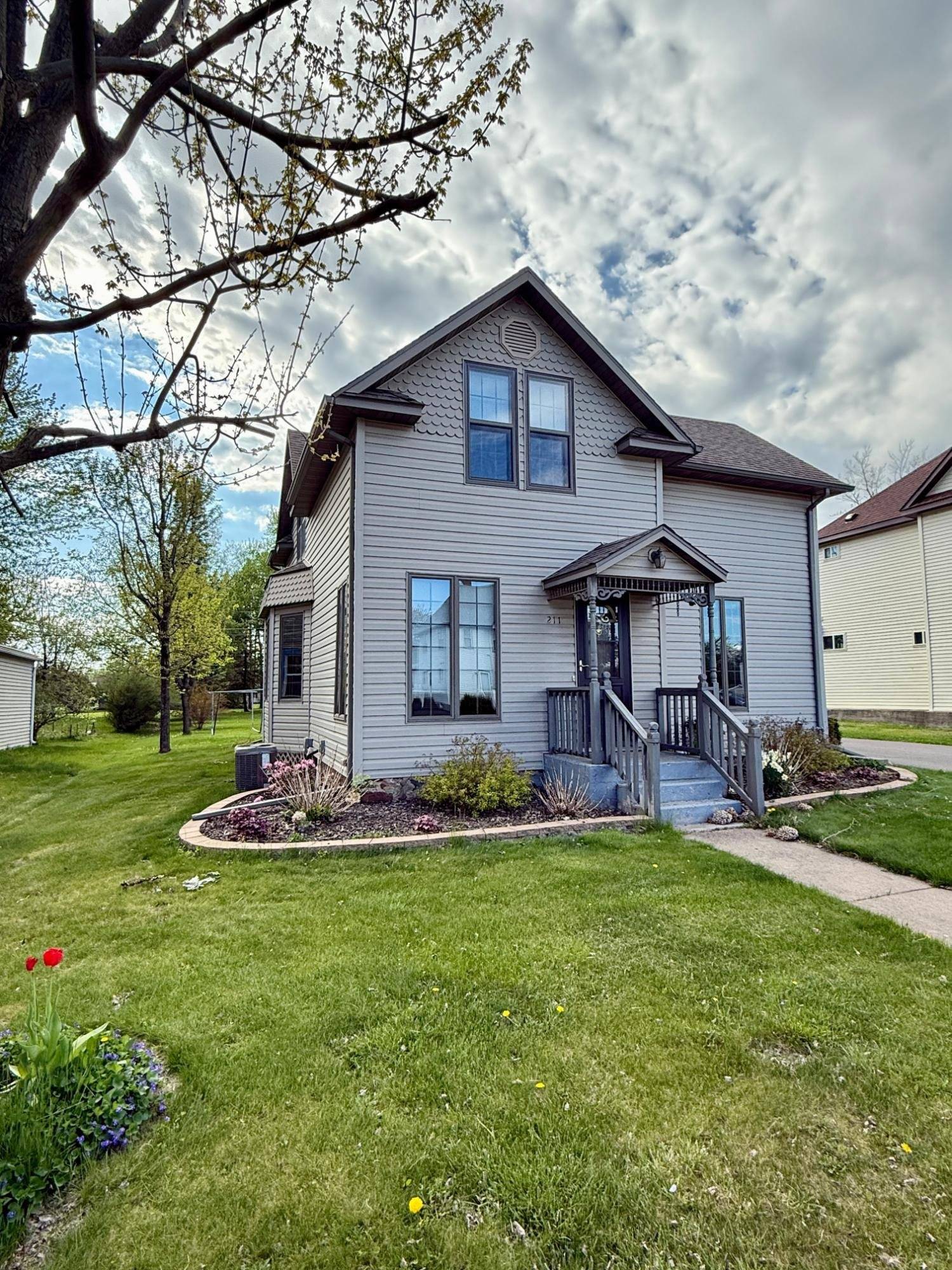 211 S 4TH STREET, Abbotsford, WI 54405