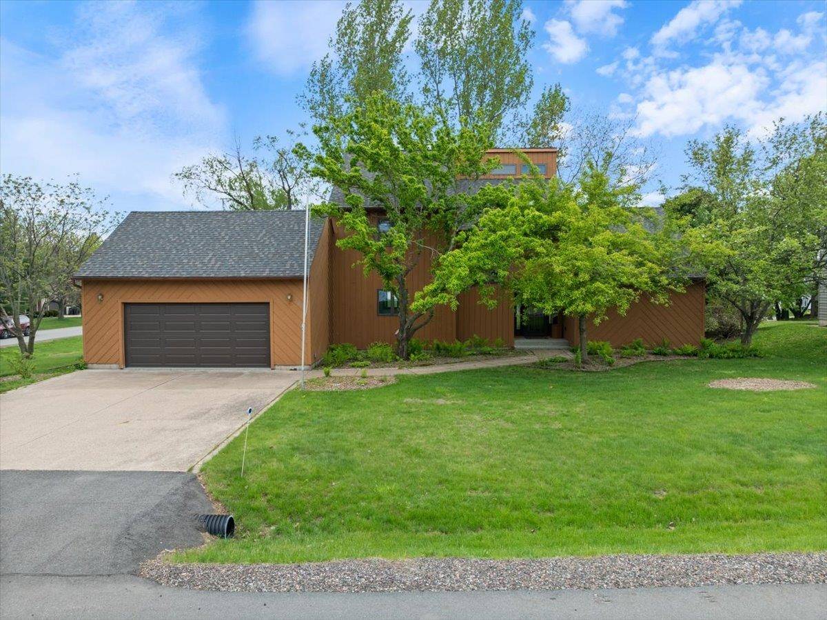 1000 W CHAPEL STREET, Marshfield, WI 54449