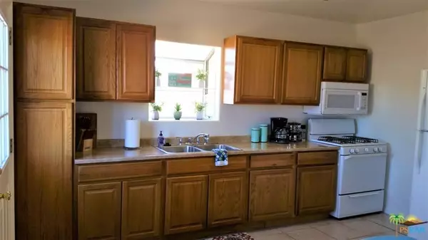 Joshua Tree, CA 92252,61858 Mountain View