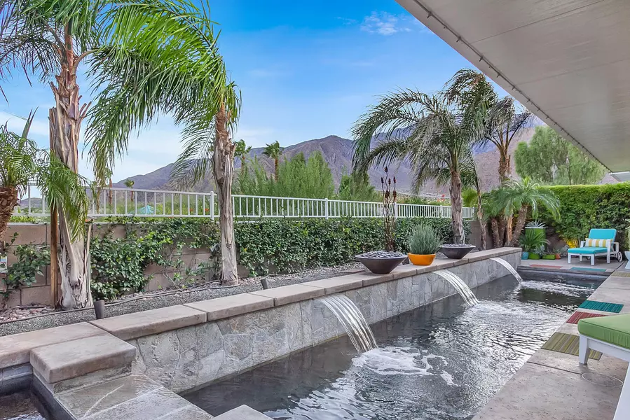 1087 Vista Sol, Palm Springs, CA 92262