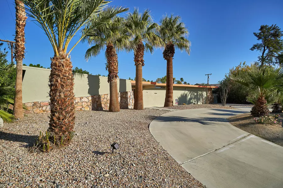 2132 E Francis DR, Palm Springs, CA 92262