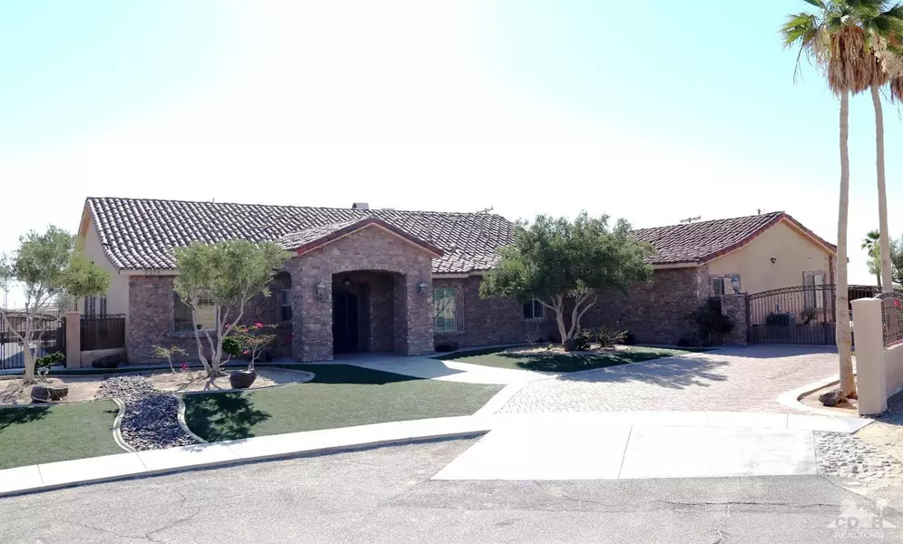 2306 Lark CT, Salton City, CA 92275