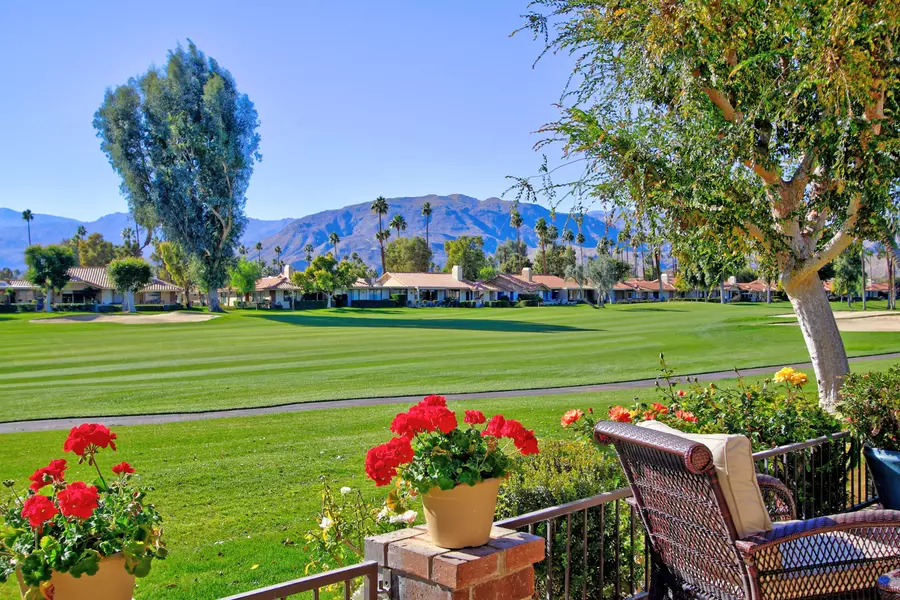 215 Las Lomas, Palm Desert, CA 92260