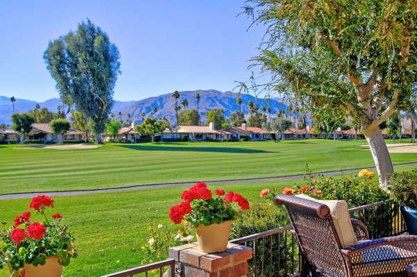 215 Las Lomas, Palm Desert, CA 92260