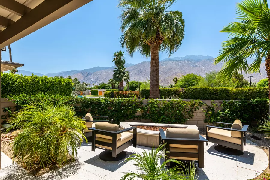 620 N Hermosa DR, Palm Springs, CA 92262