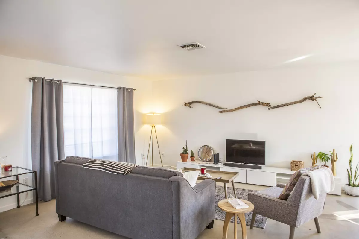 Joshua Tree, CA 92252,61615 Capilla DR