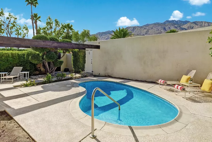 1104 E Casa Verde WAY, Palm Springs, CA 92262