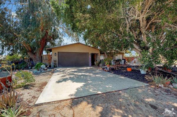 545 W Yorba RD, Palm Springs, CA 92262