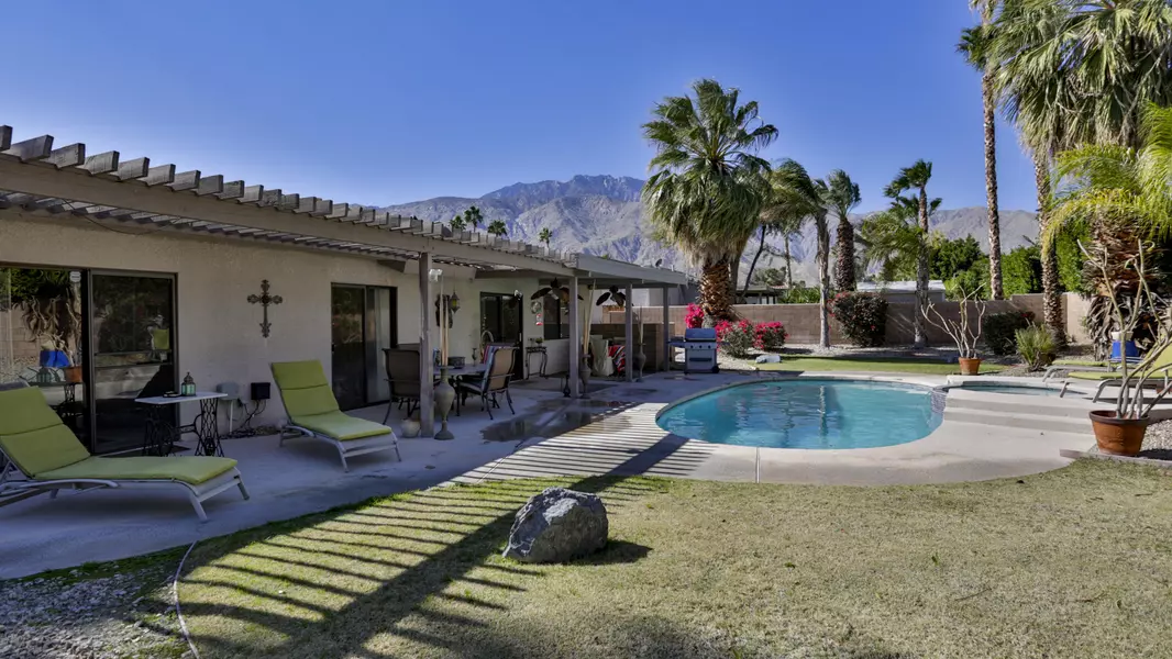 1110 E El Conquistador, Palm Springs, CA 92262