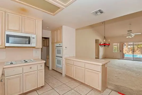 La Quinta, CA 92253,78572 Naples DR