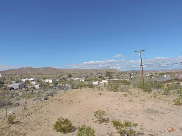 Joshua Tree, CA 92252,61740 Valley View CIR