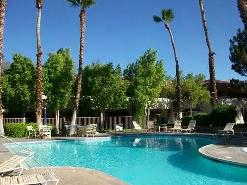 675 N Los Felices CIR #J-108, Palm Springs, CA 92262