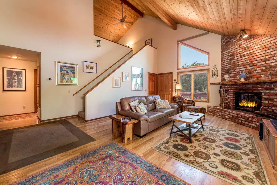 52151 Round Robin DR, Idyllwild, CA 92549