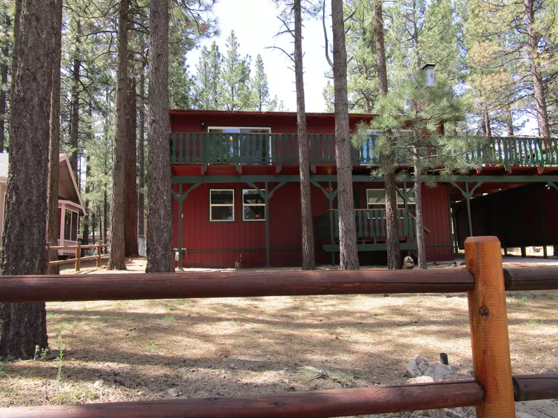 906 Mountain LN, Big Bear City, CA 92314