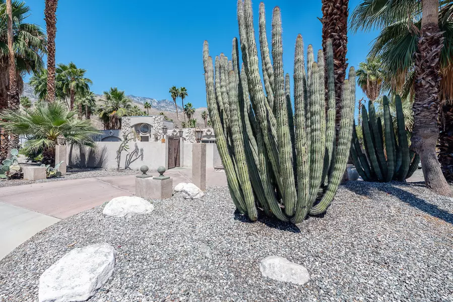 2077 S Navajo DR, Palm Springs, CA 92264