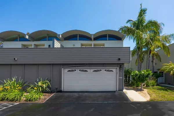 334 Tours LN, Costa Mesa, CA 92627