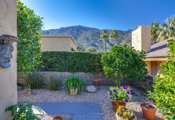 Palm Springs, CA 92264,128 E Via Huerto