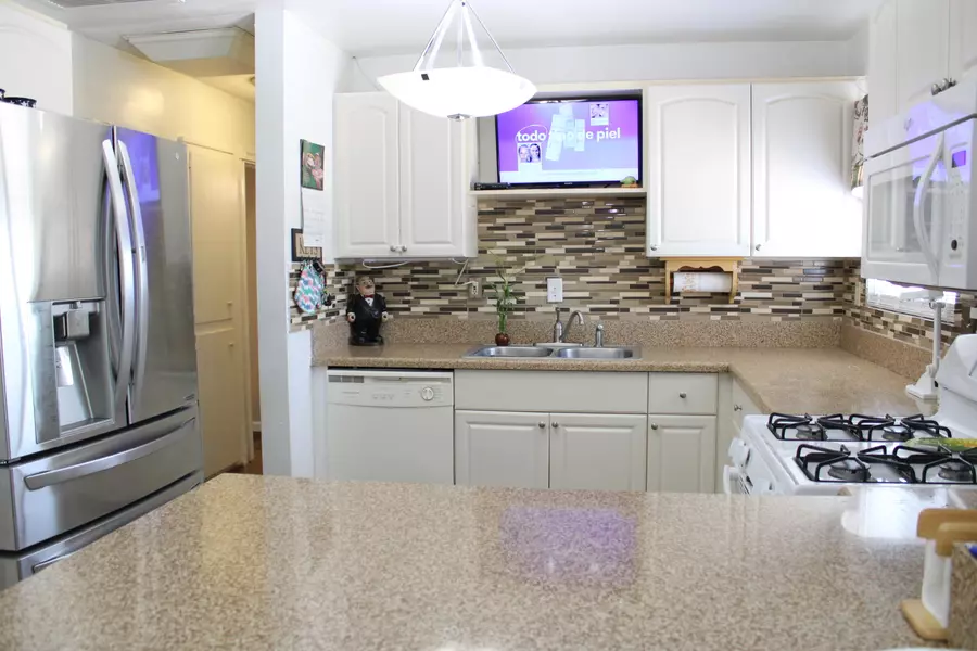 7444 Joshua View Dr DR, Yucca Valley, CA 92284