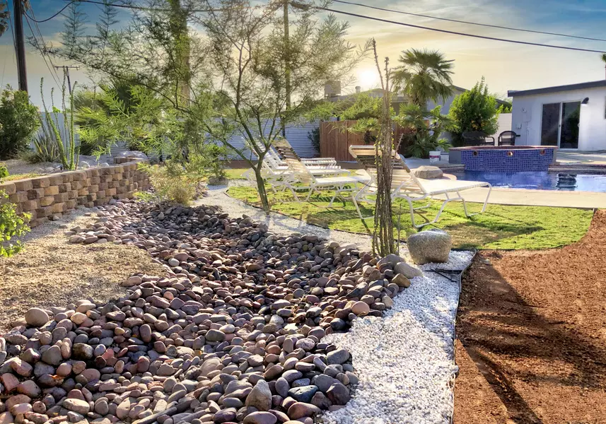2121 E Del Lago RD, Palm Springs, CA 92262