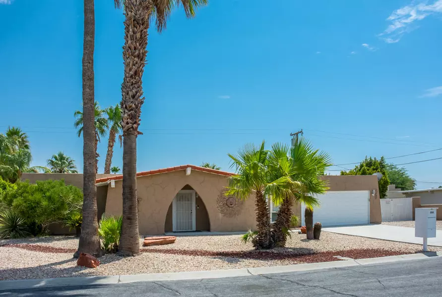 2252 N Los Alamos RD, Palm Springs, CA 92262