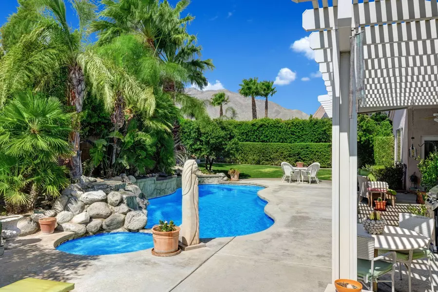 1083 E Circulo San Sorrento RD, Palm Springs, CA 92262