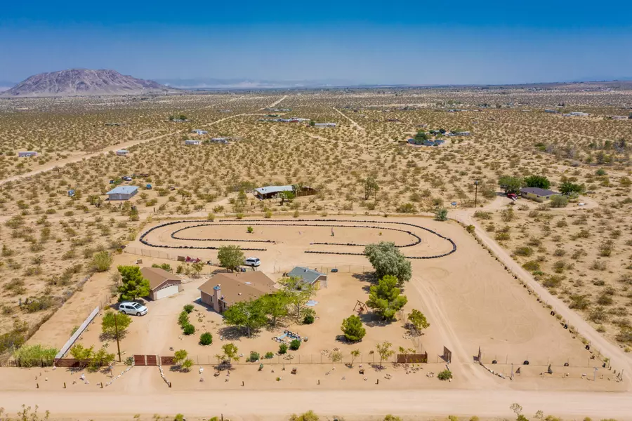 1525 Dakota LN, Landers, CA 92285