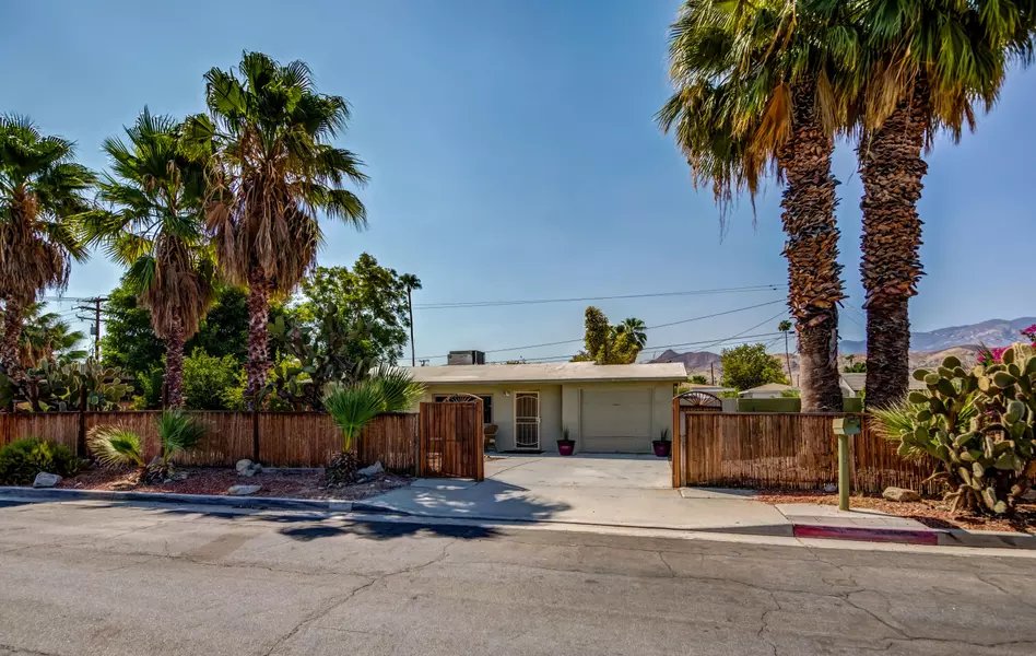 4355 E Camino San Simeon, Palm Springs, CA 92264