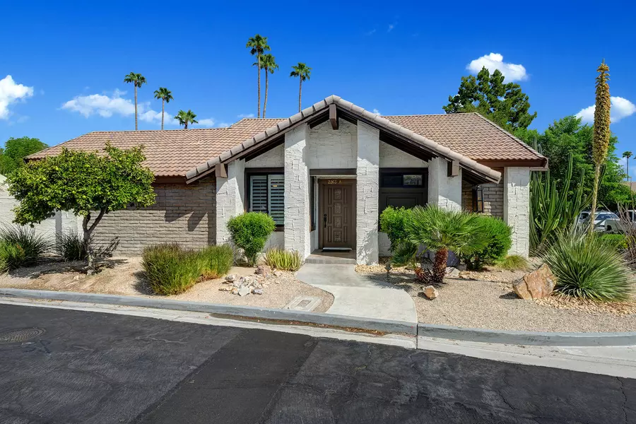 2263 E Miramonte CIR #A, Palm Springs, CA 92264