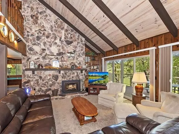 Lake Arrowhead, CA 92352,435 Riviera DR