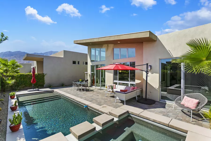 4250 Amber LN, Palm Springs, CA 92262