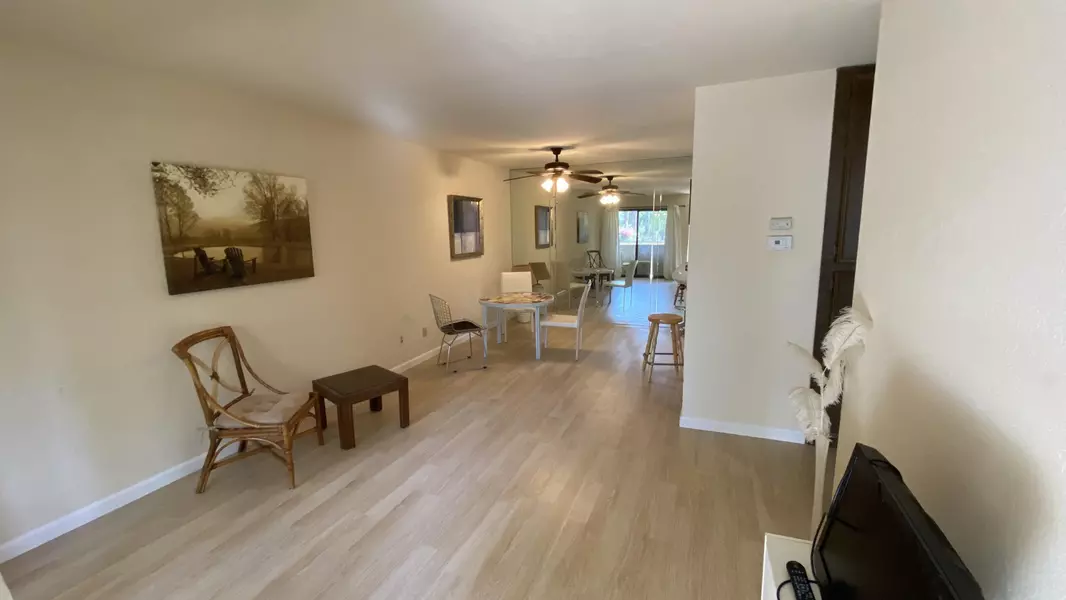 701 Los Felices CIR #L-214, Palm Springs, CA 92262