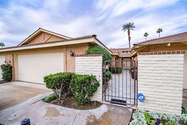 215 Santa Barbara CIR, Palm Desert, CA 92260