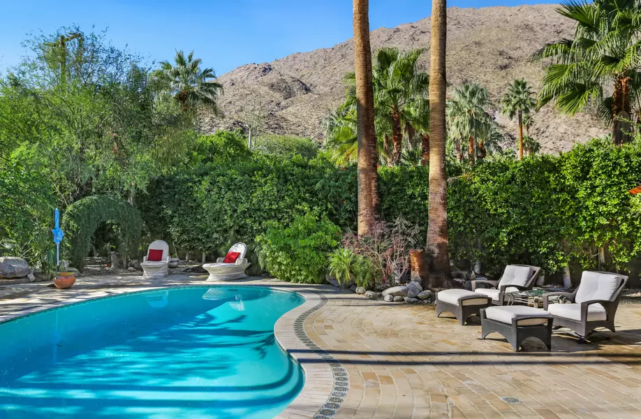 267 W Overlook RD, Palm Springs, CA 92264