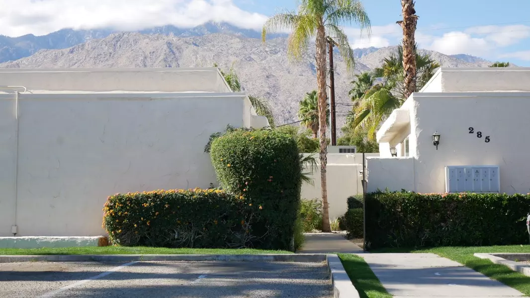 285 S Saturmino DR, Palm Springs, CA 92262