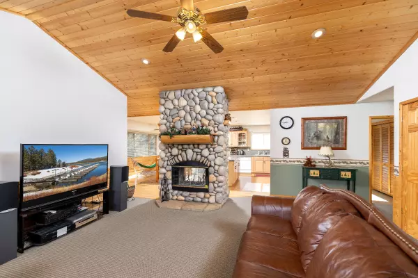 Big Bear Lake, CA 92315,280 Pinto CT