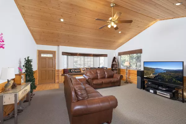 Big Bear Lake, CA 92315,280 Pinto CT