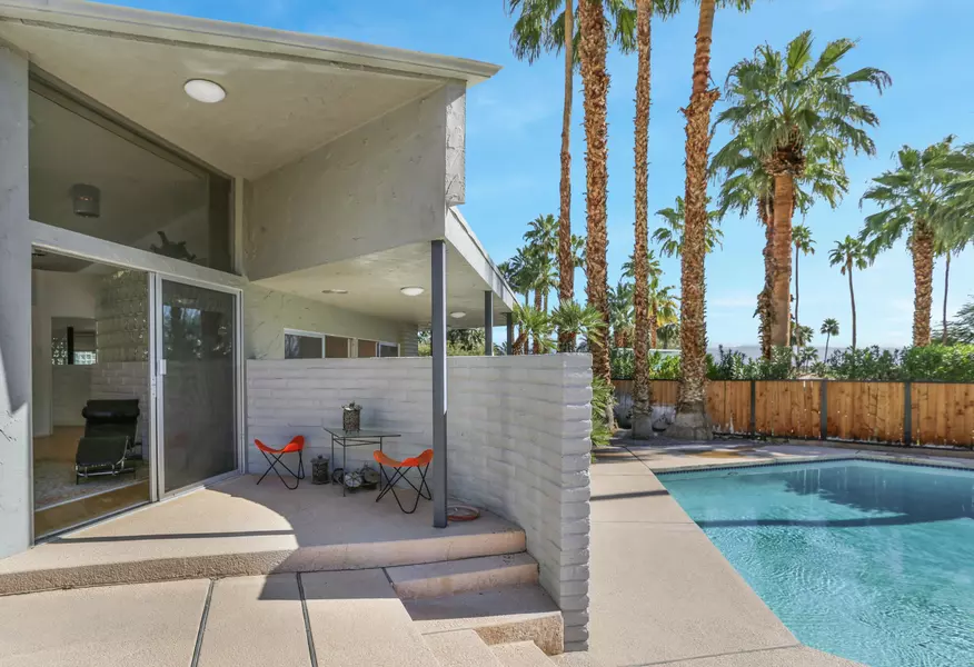 345 W Crestview DR, Palm Springs, CA 92264