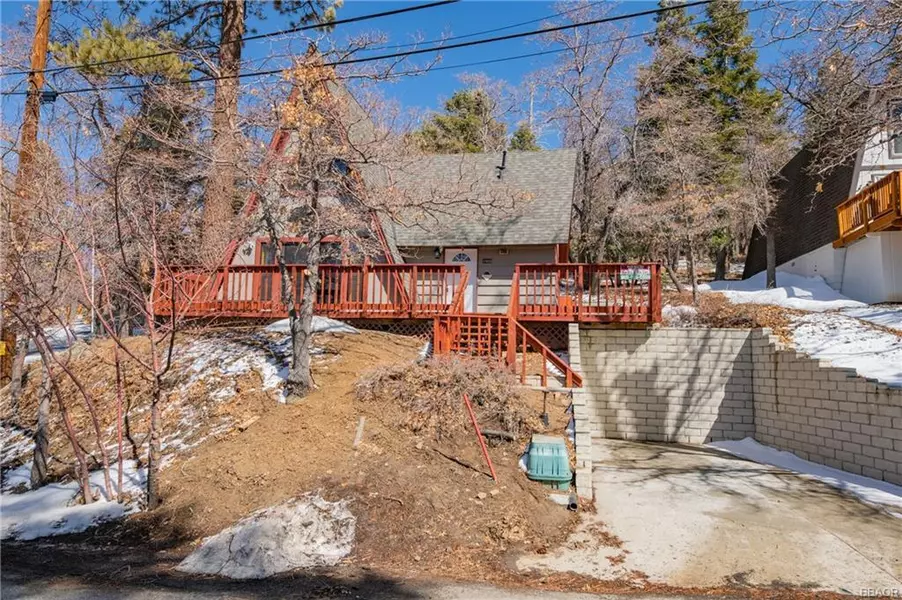 1405 Rockspray DR, Big Bear Lake, CA 92315