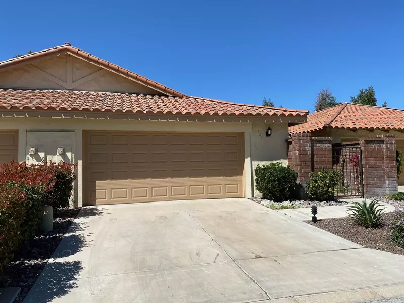 121 Juan CIR, Palm Desert, CA 92260